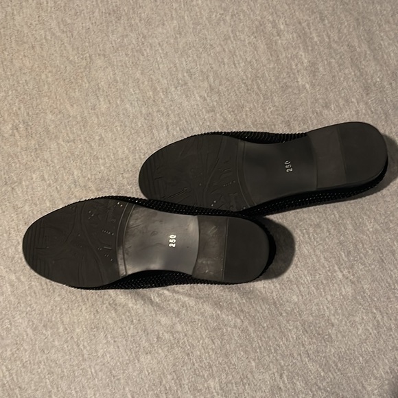 CMM Men’s Pointed Toe Rivet Dress Shoes, Modern Metallic with Skull Design - Picture 4 of 4